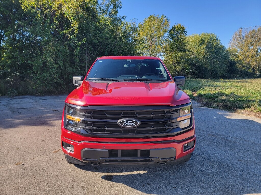 2025 Ford F-150 XLT photo 2