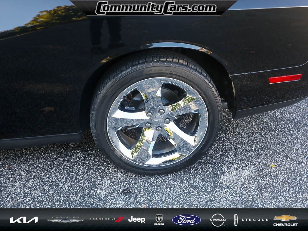 2012 Dodge Challenger R/T photo 3