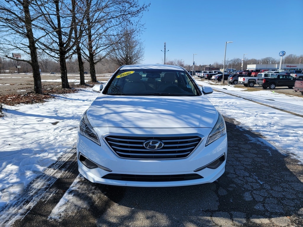 Used 2016 Hyundai Sonata SE with VIN 5NPE24AF3GH279631 for sale in Mooresville, IN