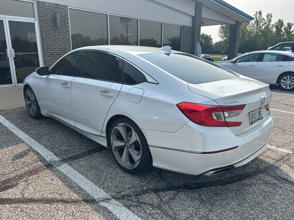 2018 Honda Accord Touring 2.0T photo 3