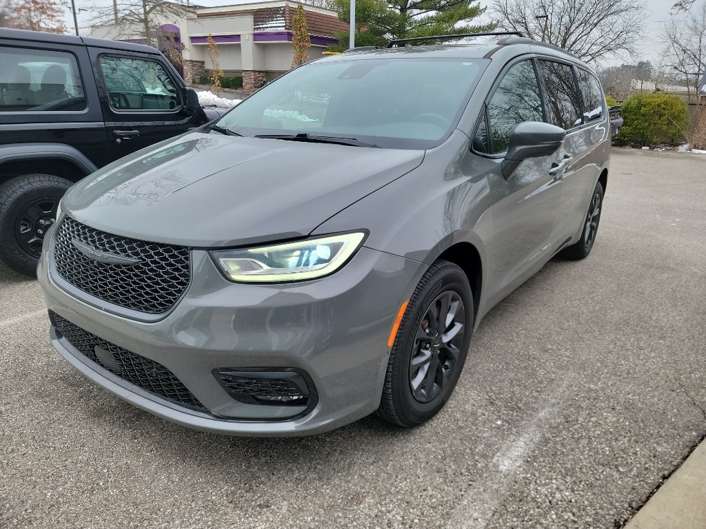2021 Chrysler Pacifica Touring L's photo