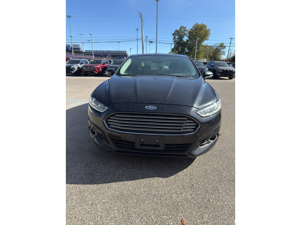 2015 Ford Fusion SE photo 2