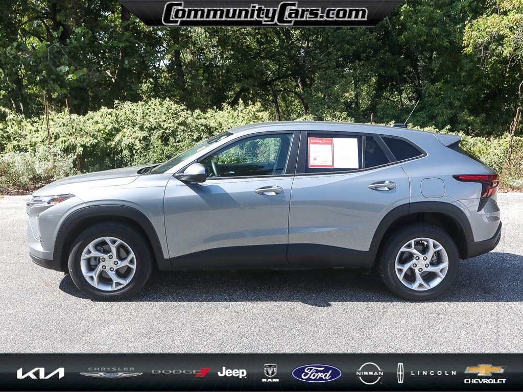 2024 Chevrolet Trax LS photo 3