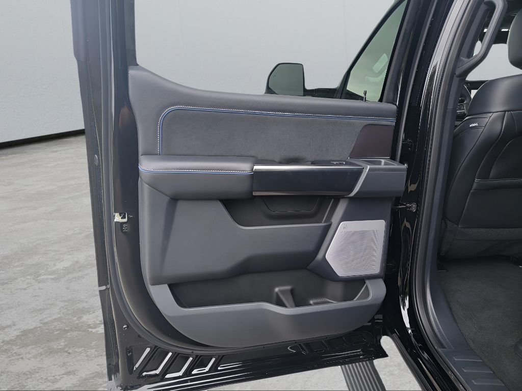 2026 Ford F-350 Super Duty Platinum - Photo 28