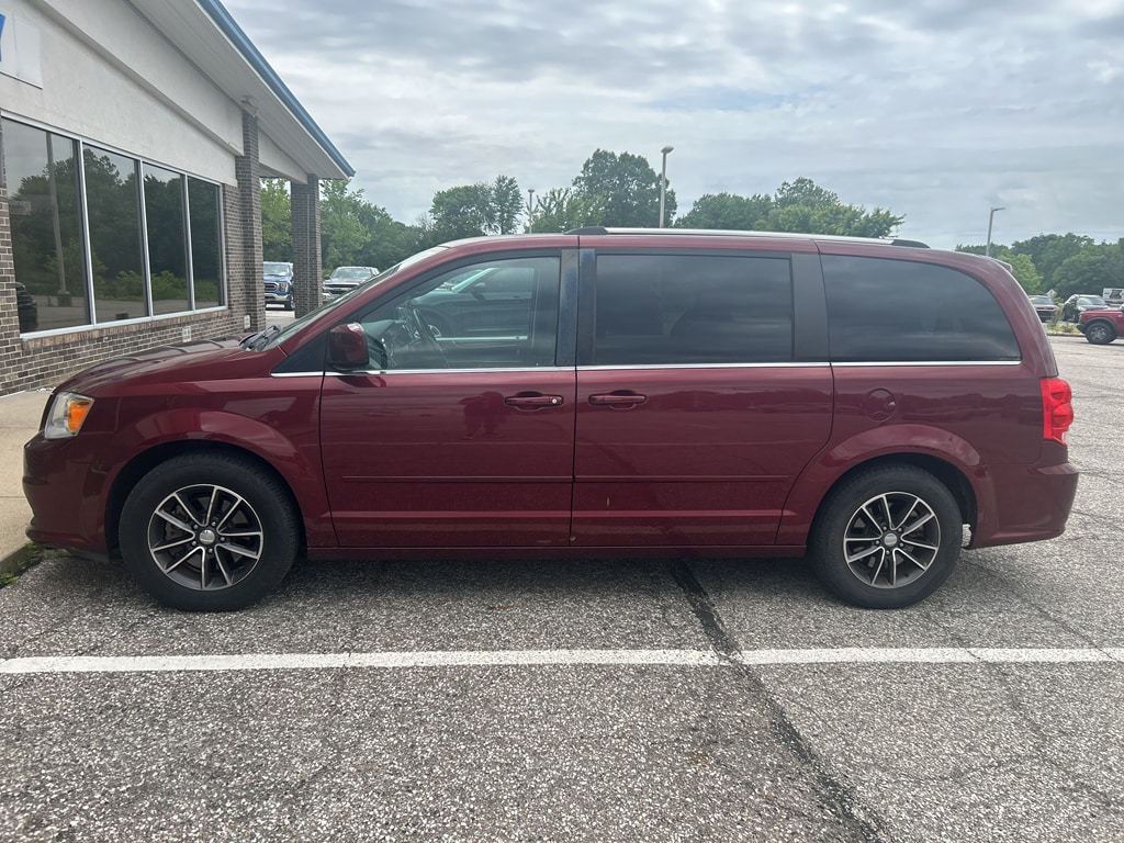 Used 2017 Dodge Grand Caravan SXT with VIN 2C4RDGCG1HR829772 for sale in Mooresville, IN