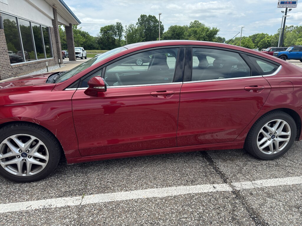 Used 2016 Ford Fusion SE Sedan