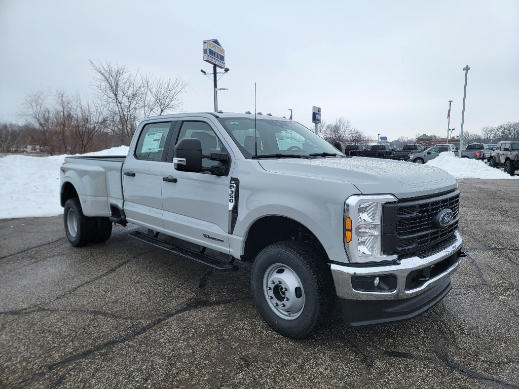 2026 Ford F-350 XL photo 3
