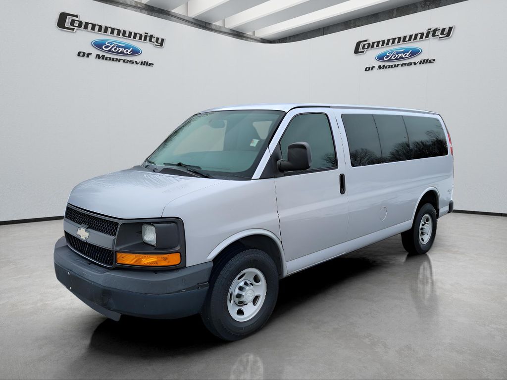 2015 Chevrolet Express Passenger LS's photo