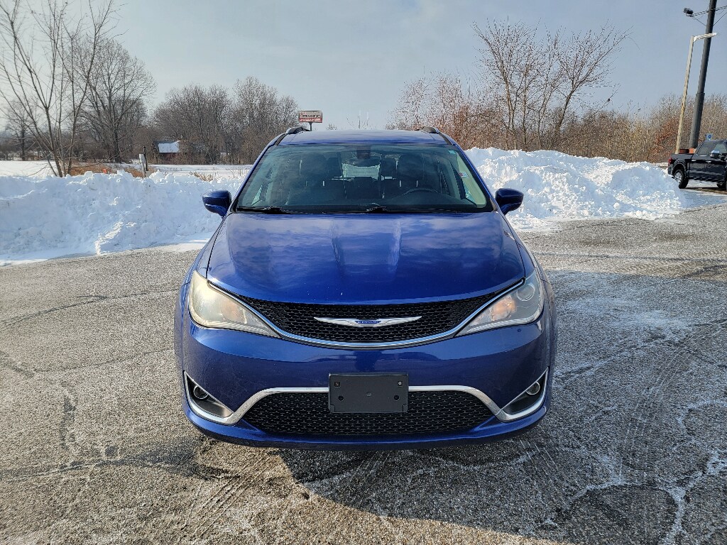 Used 2019 Chrysler Pacifica Touring L with VIN 2C4RC1BG9KR523816 for sale in Mooresville, IN