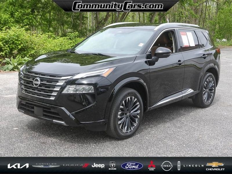 2024 Nissan Rogue Platinum photo 2
