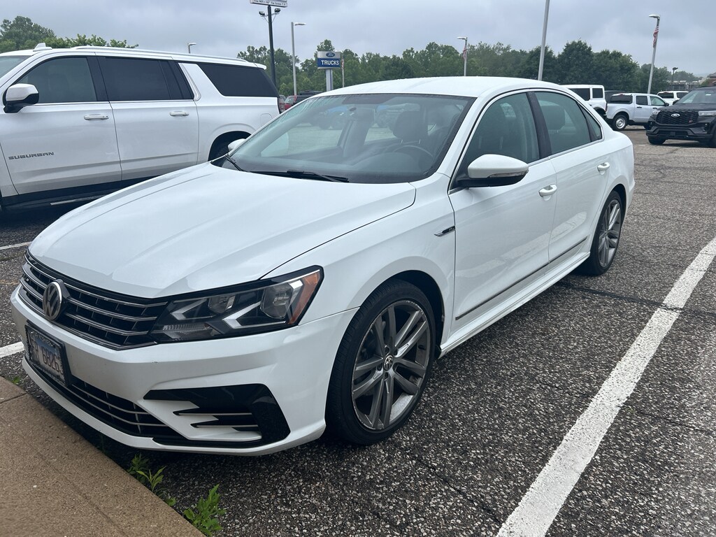 Used 2017 Volkswagen Passat 1.8T R-Line Sedan