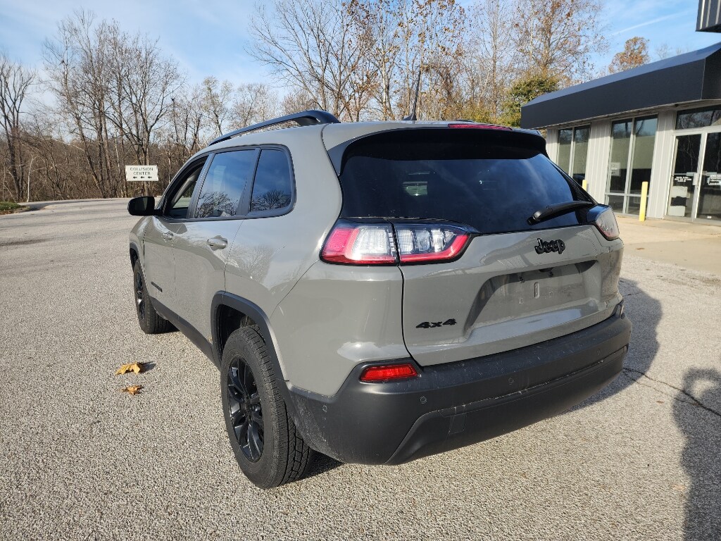 2023 Jeep Cherokee Altitude Lux photo 3