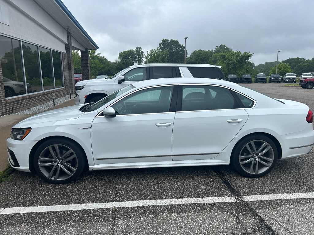 Used 2017 Volkswagen Passat 1.8T R-Line Sedan