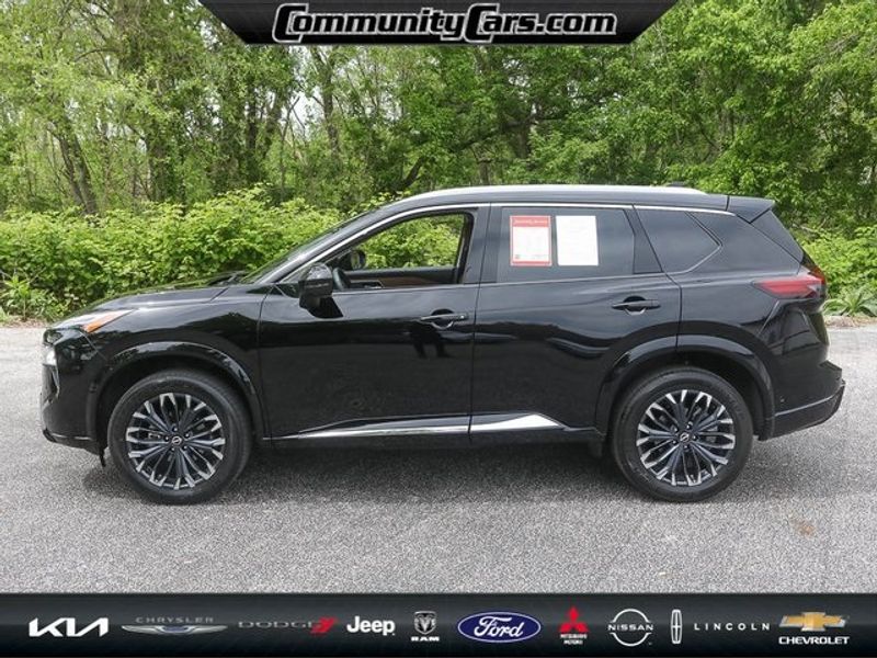 2024 Nissan Rogue Platinum photo 3
