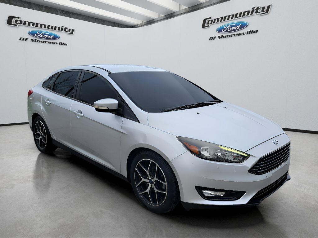 2017 Ford Focus SE photo 3