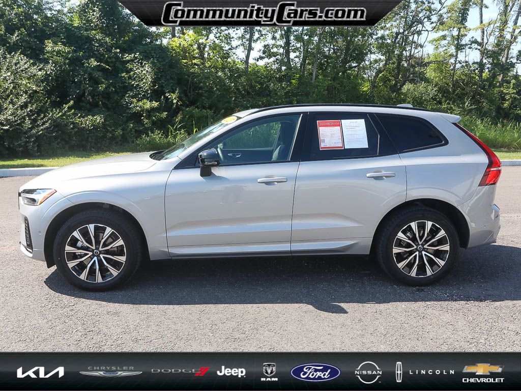 2025 Volvo XC60 B5 Plus photo 3