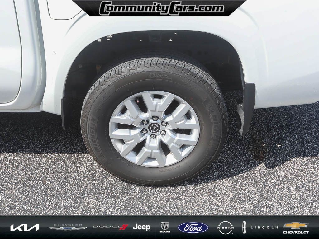 2023 Nissan Frontier SV photo 4
