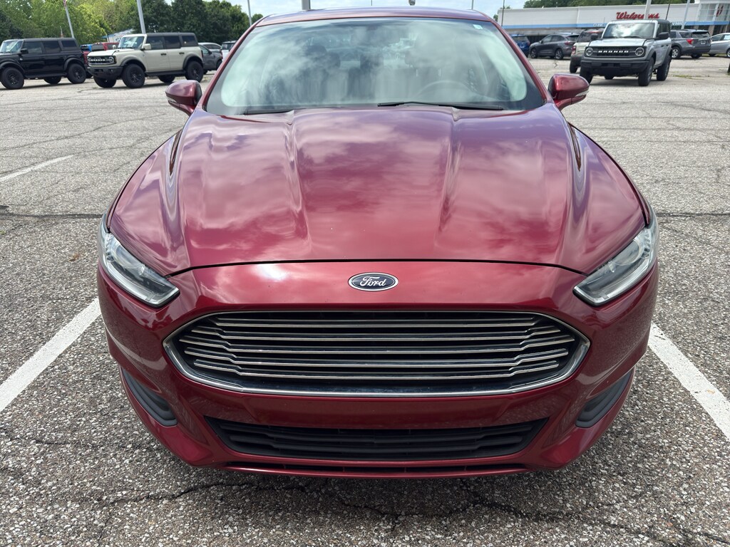 Used 2016 Ford Fusion SE Sedan
