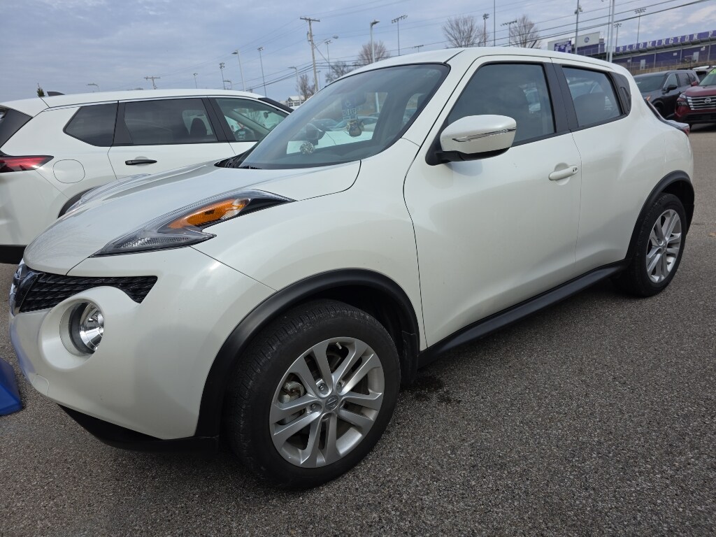 2017 Nissan Juke S photo 2