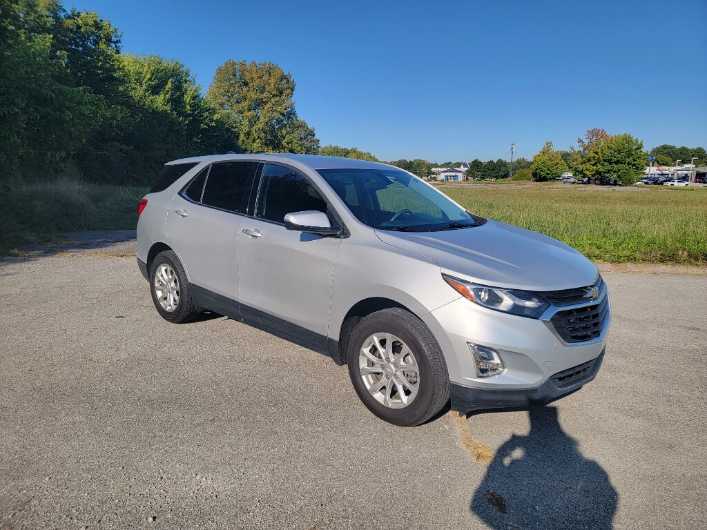 2018 Chevrolet Equinox LT photo 2