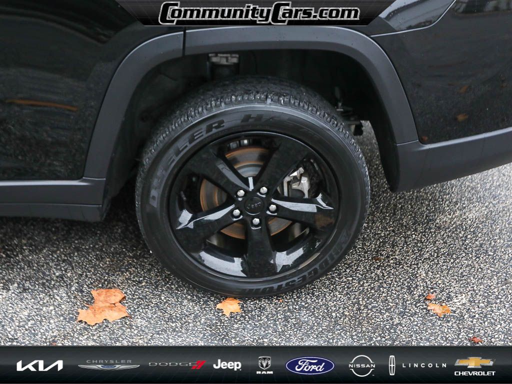 2023 Jeep Grand Cherokee Laredo photo 4