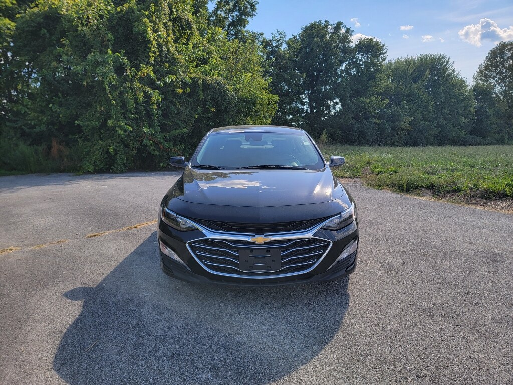 2023 Chevrolet Malibu 1LT photo 2