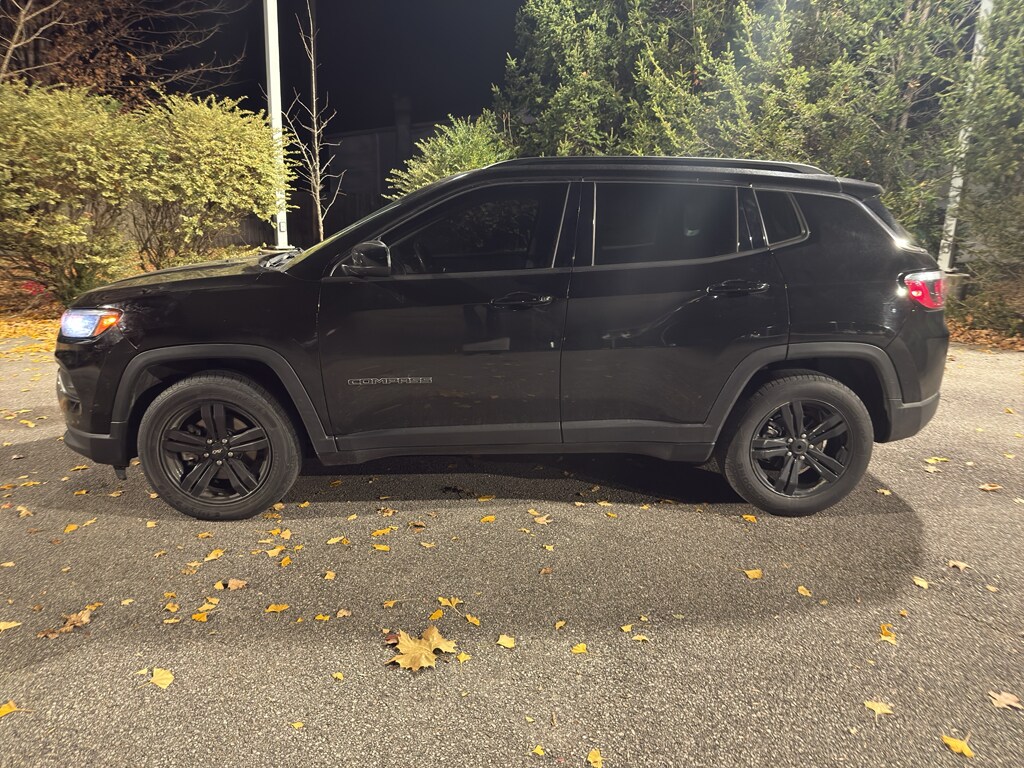 2022 Jeep Compass Latitude photo 2
