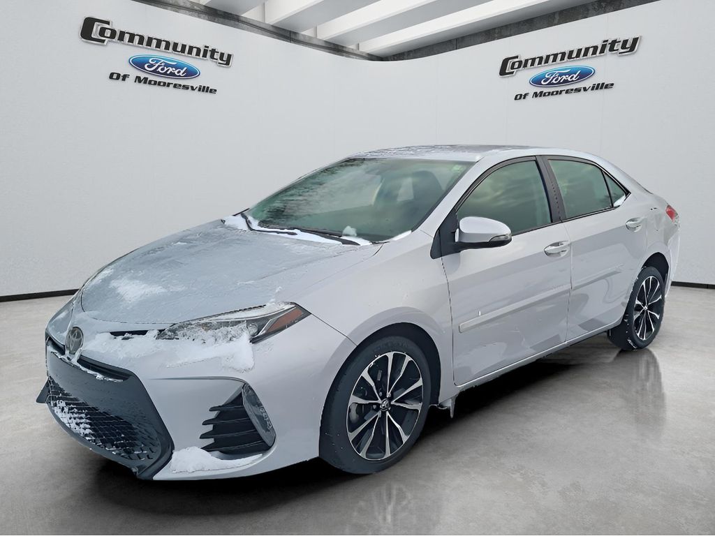 2017 Toyota Corolla SE's photo