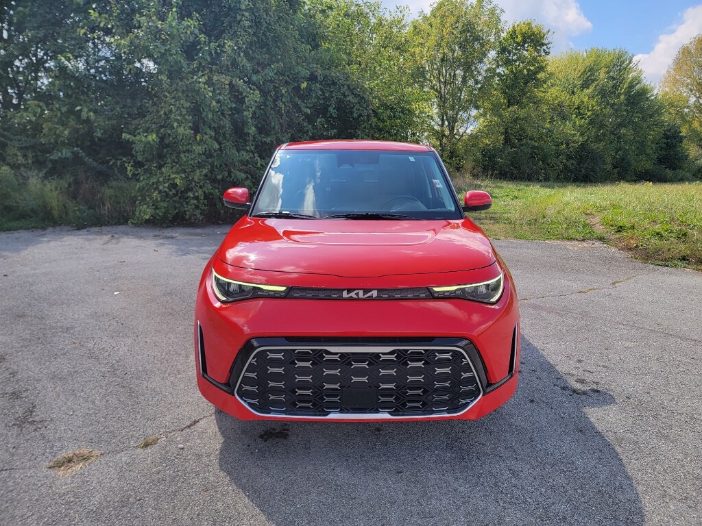 2023 Kia Soul GT-Line photo 2