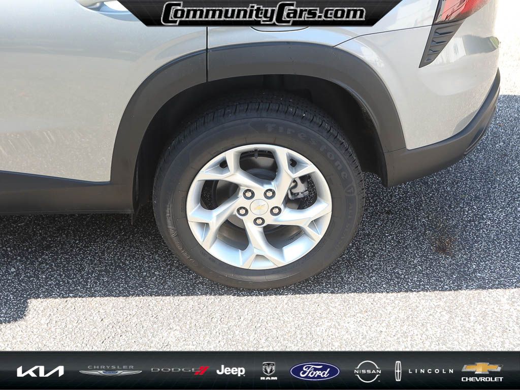 2024 Chevrolet Trax LS photo 2