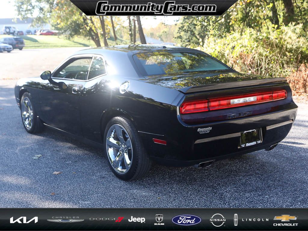 2012 Dodge Challenger R/T photo 4
