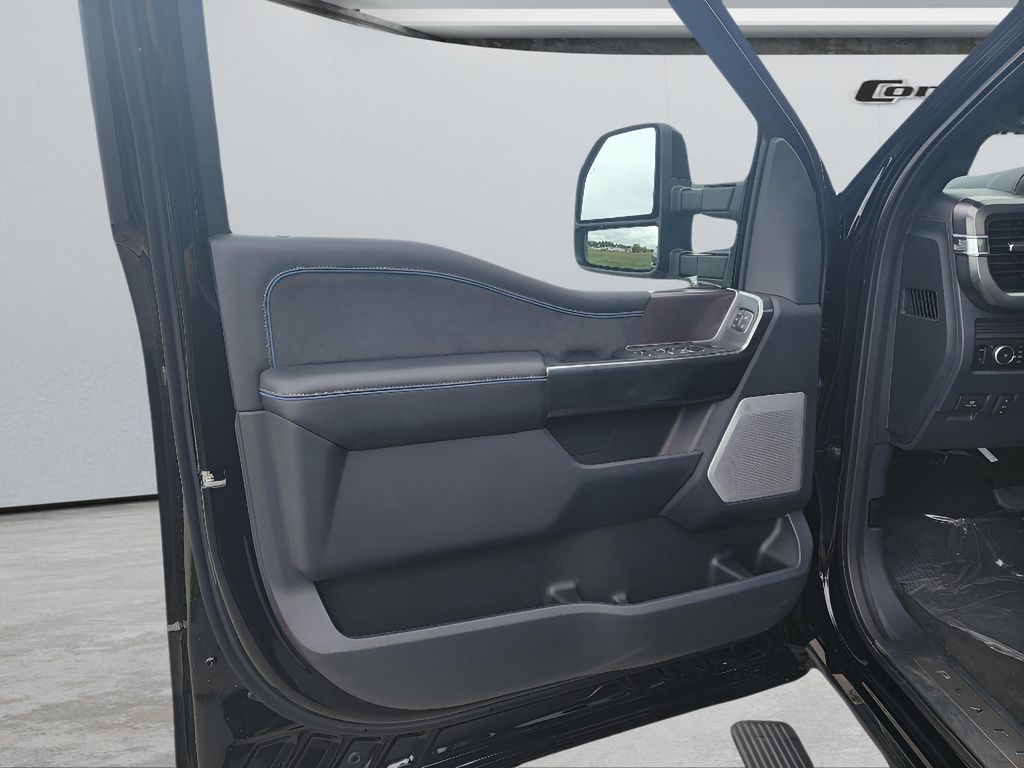 2026 Ford F-350 Super Duty Platinum - Photo 15