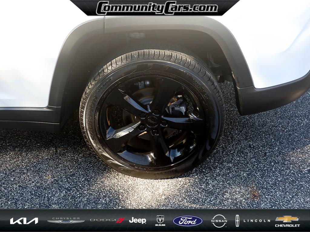 2023 Jeep Grand Cherokee Limited photo 2