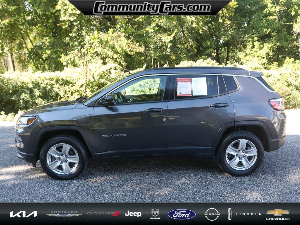 2022 Jeep Compass Latitude photo 3
