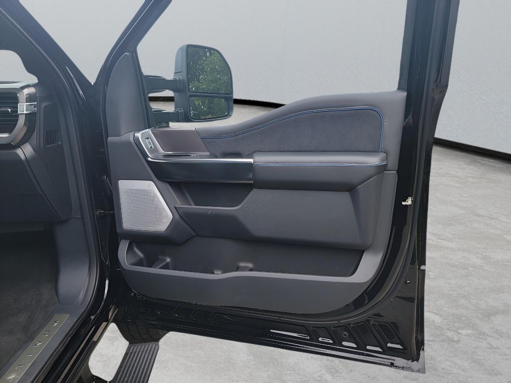 2026 Ford F-350 Super Duty Platinum - Photo 35