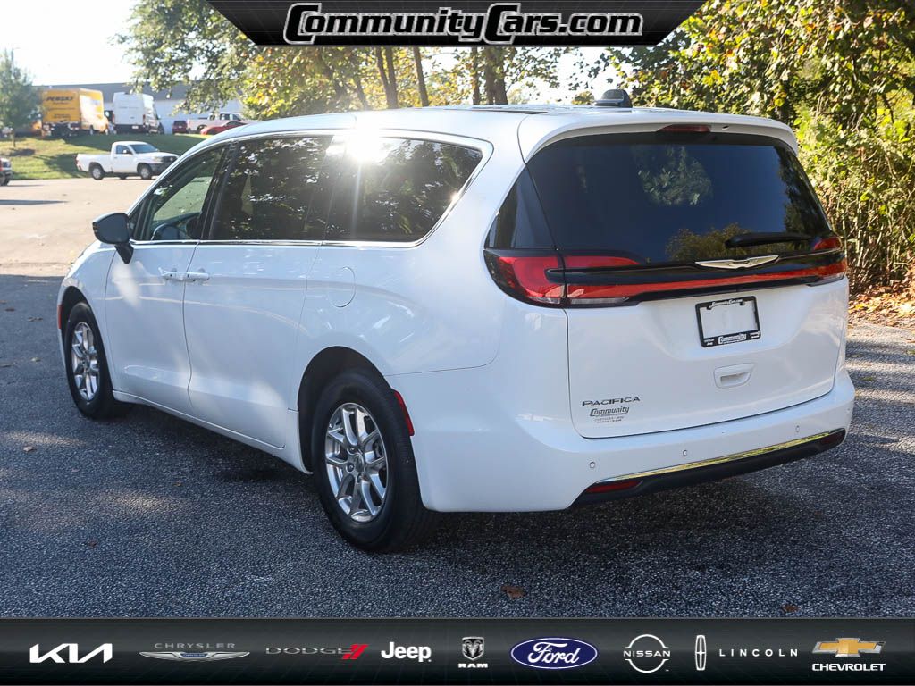 2024 Chrysler Pacifica Touring L photo 4