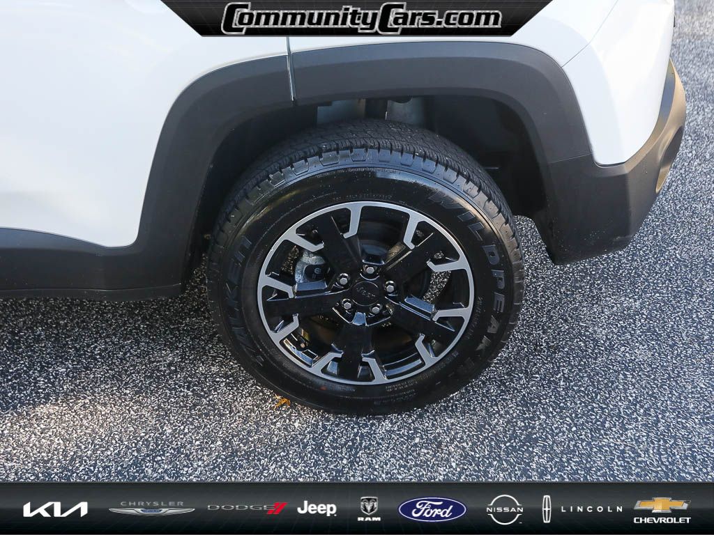 2023 Jeep Renegade Latitude Upland photo 3