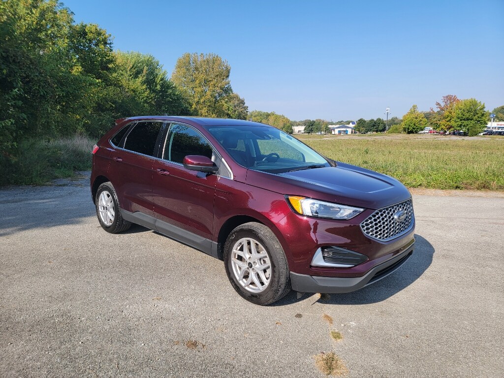 2024 Ford Edge SEL photo 2