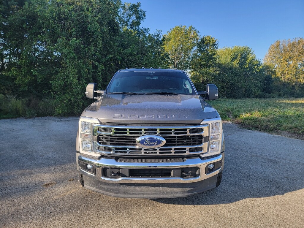 2023 Ford F-450 XLT photo 2
