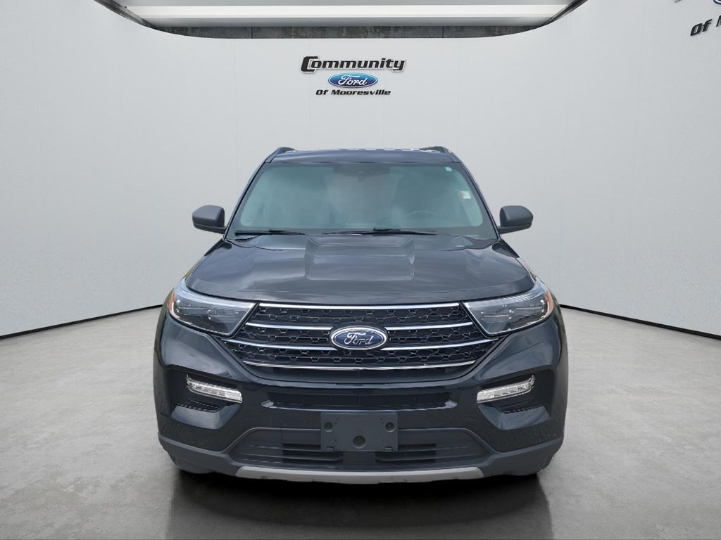 2023 Ford Explorer XLT photo 2