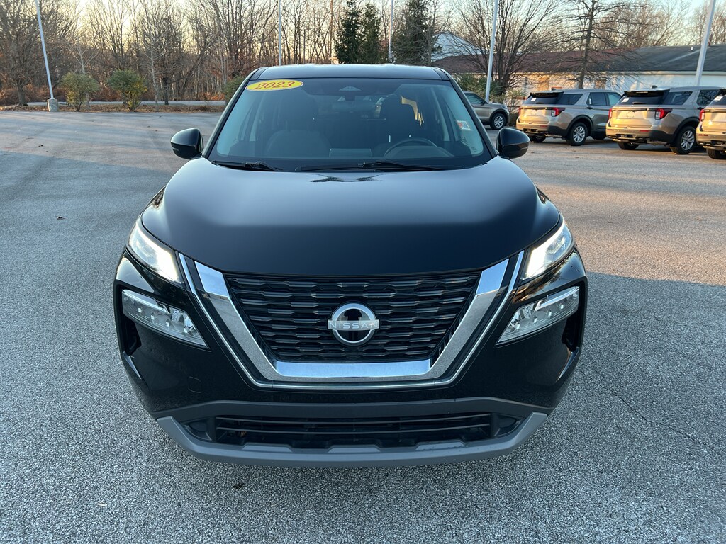 2023 Nissan Rogue SV photo 2