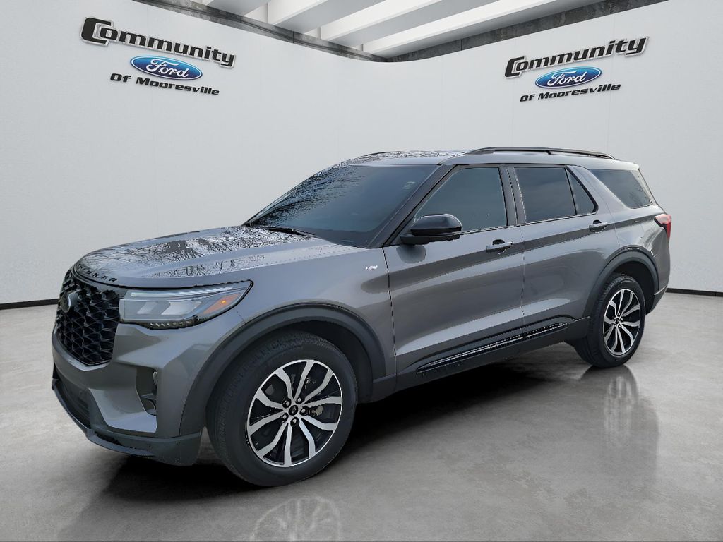 2025 Ford Explorer ST-LINE's photo