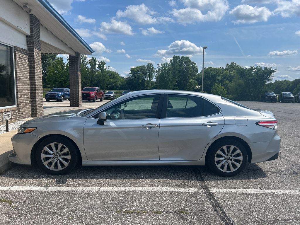 Used 2018 Toyota Camry LE with VIN 4T1B11HK0JU072159 for sale in Mooresville, IN