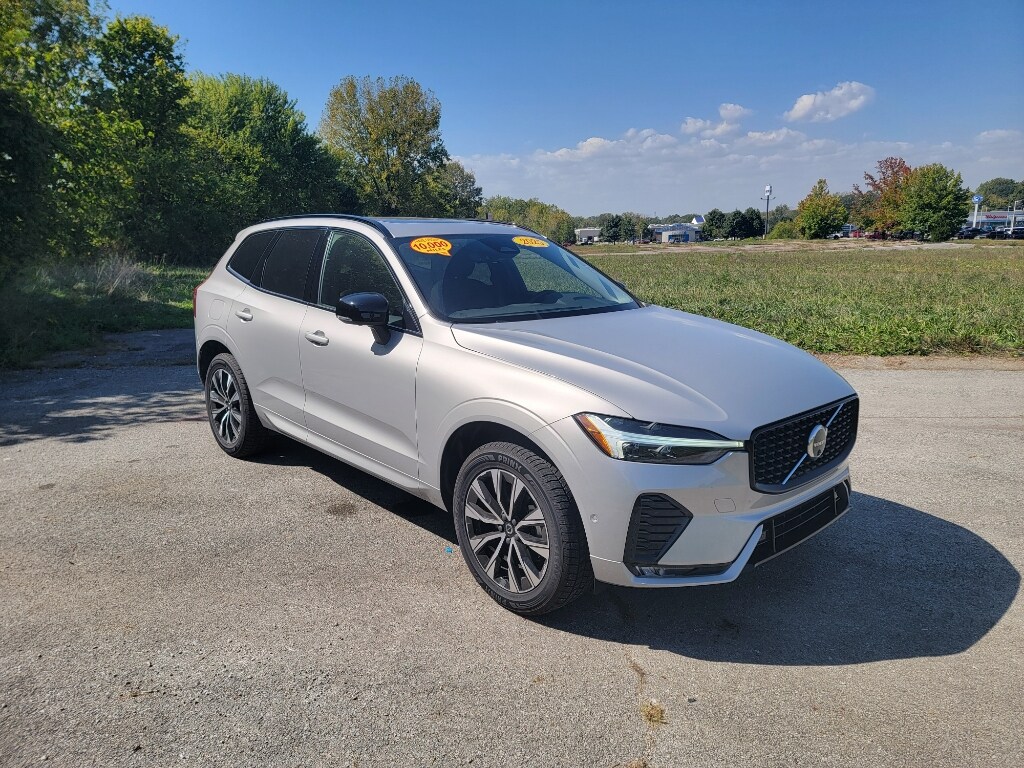2025 Volvo XC60 B5 Plus photo 2