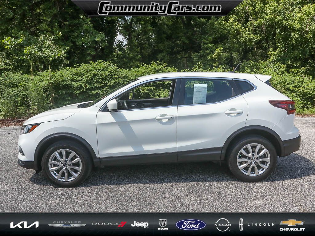 2021 Nissan Rogue Sport S photo 2