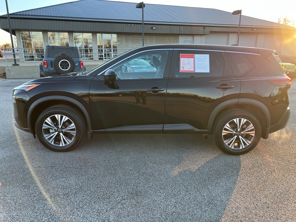 2023 Nissan Rogue SV photo 4