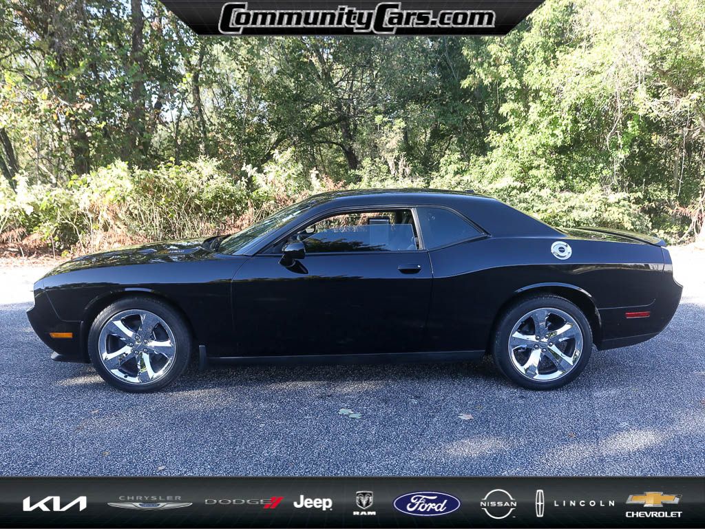 2012 Dodge Challenger R/T photo 2