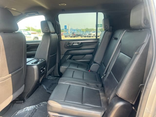 2025 Chevrolet Suburban Z71 - Photo 13