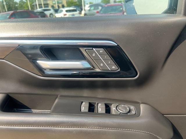 2025 Chevrolet Suburban Z71 - Photo 31
