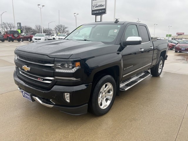 2017 Chevrolet Silverado 1500 LTZ photo 3